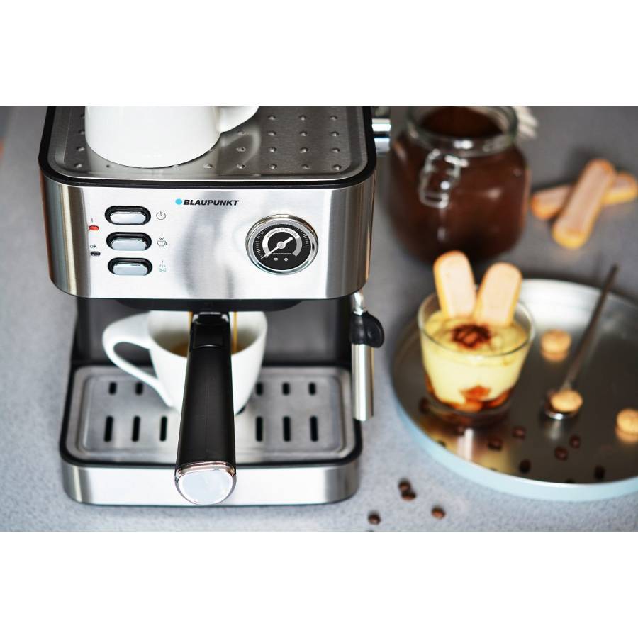 Espressor Blaupunkt, 15 Bar, 850W, rezervor 1.6 l, cappuccino, argintiu cu negru