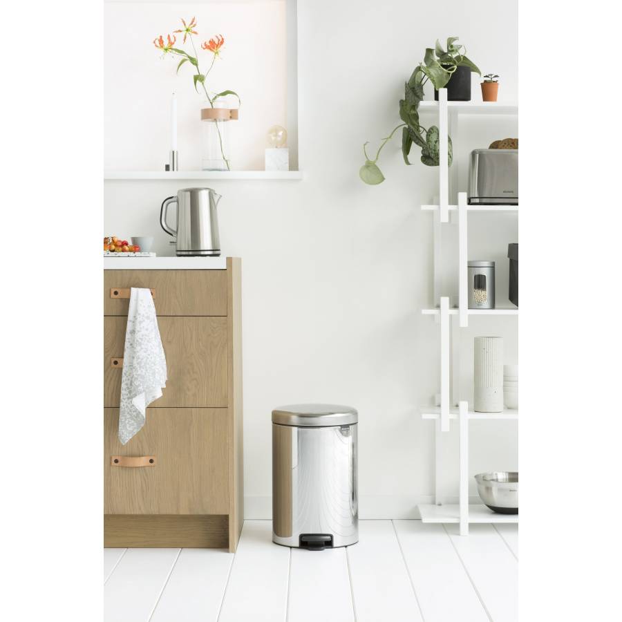 Cos De Gunoi Cu Pedala Klausstech, Capacitate 20 L, Anti-alunecare, Confectionat Din Inox, Design Modern, Argintiu