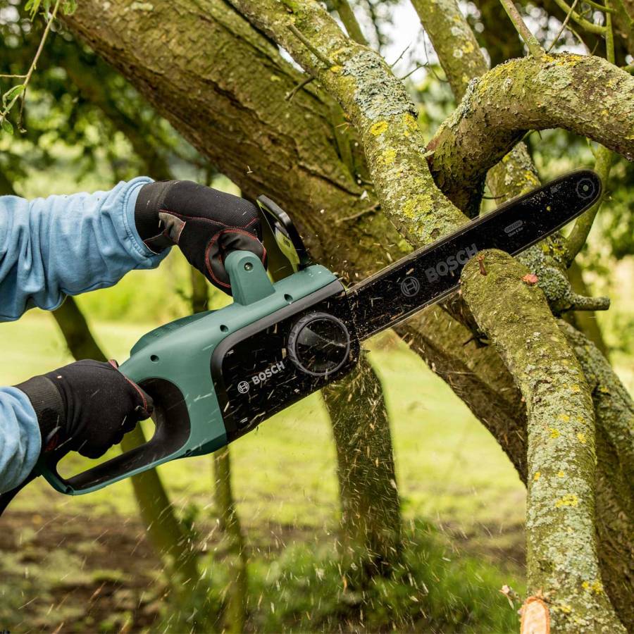 Fierastrau Electric Cu Lant De 35 Cm, Putere 1800 W, Acumulator Li-ion, Viteza Lant 12 M/s, Sistem De Franare, Constructie Ergonomic, Verde / Negru