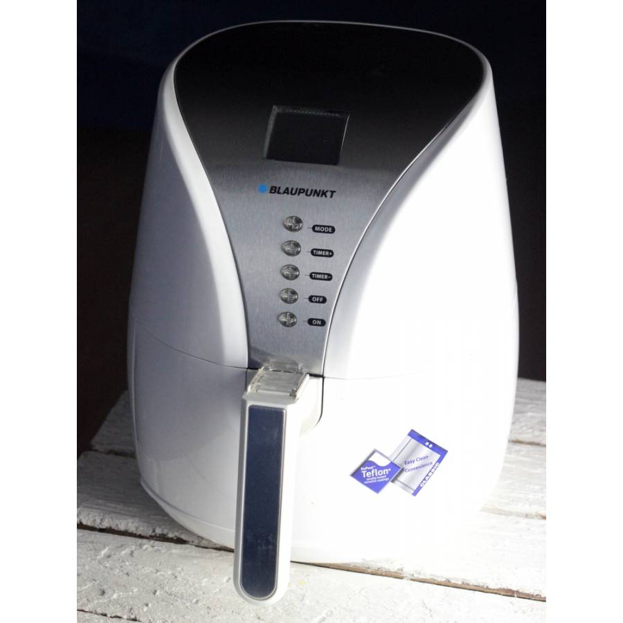 Friteuza Cu Aer Cald Blaupunkt Cu Panou Digital De Comanda,display Lcd, Functii Multiple:prajire,coacere,gratar,reincalzire,tehnologie Vortex Cu Aer Fierbinte,putere De 1500 W,temporizator 1 Ora,culoare Alb