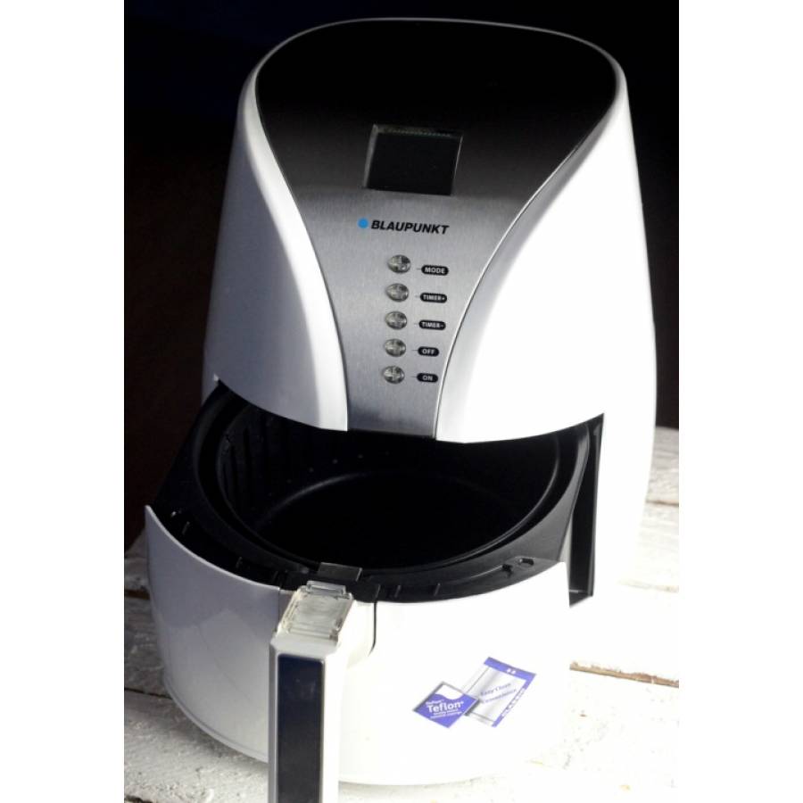 Friteuza Cu Aer Cald Blaupunkt Cu Panou Digital De Comanda,display Lcd, Functii Multiple:prajire,coacere,gratar,reincalzire,tehnologie Vortex Cu Aer Fierbinte,putere De 1500 W,temporizator 1 Ora,culoare Alb