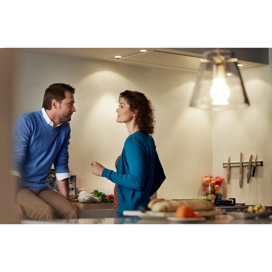 Pachet De 3 Becuri Led Philips Putere 8 W – 60 W, Soclu E27, Iluminare Alb Cald,  2700  K,  806  Lm, Unghi 180 °,  15000 Ore, 220 - 240 V, Alb