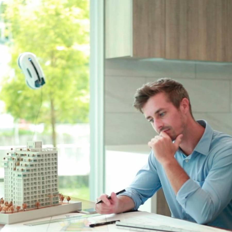 Hobot R3  Robot Curatare Geamuri Cu 2 Pulverizatoare Aplicatie Mobila Ups incorporat Voce Creativa Memento