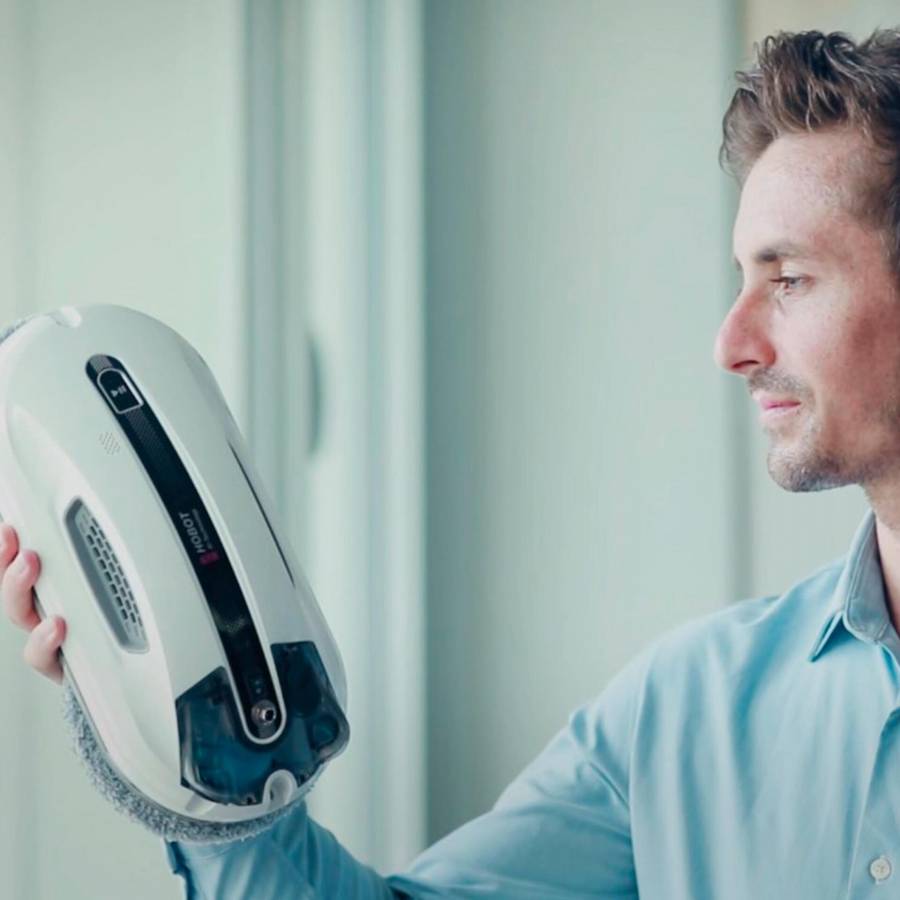 Hobot R3  Robot Curatare Geamuri Cu 2 Pulverizatoare Aplicatie Mobila Ups incorporat Voce Creativa Memento