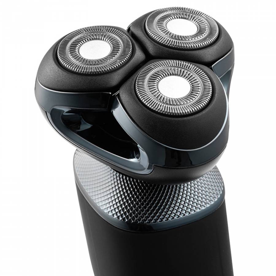 Aparat de ras titan cu afisaj, autonomie 180 minute, incarcare USB