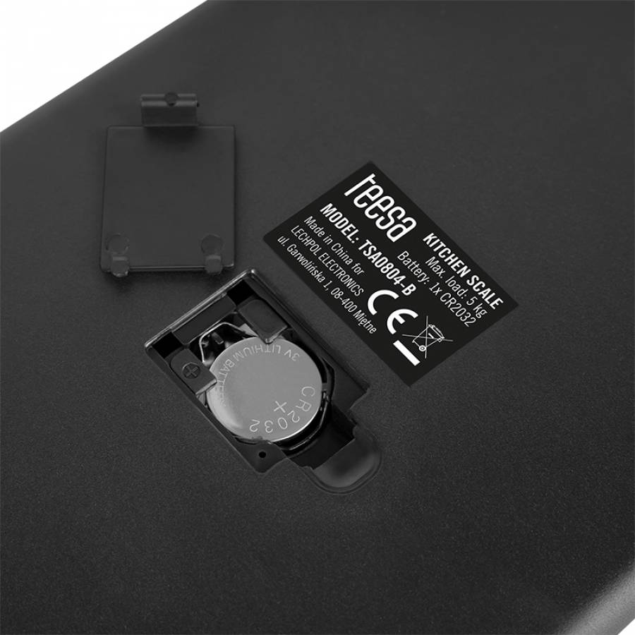 Balanta de bucatarie eleganta cu afisaj digital si suprafata din sticla.