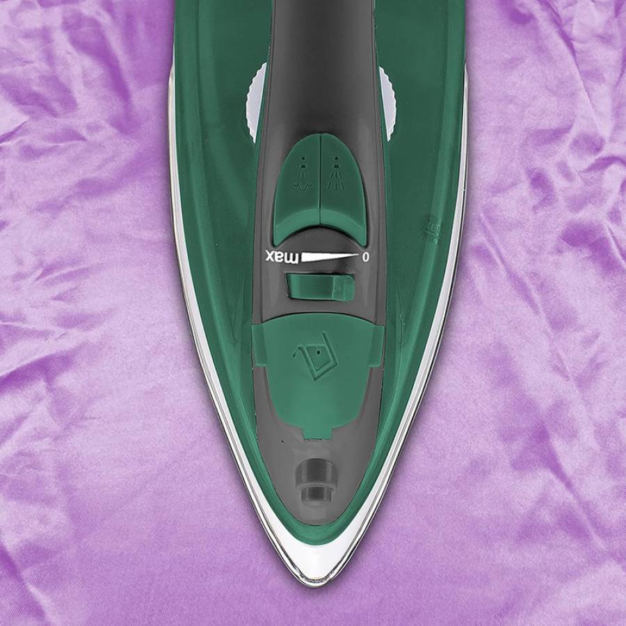 Puternic Fier de Calcat cu 2200w pentru rezultate impecabile.