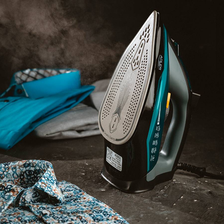 Fier de Calcat cu Talpa Ceramica si Functii Avansate