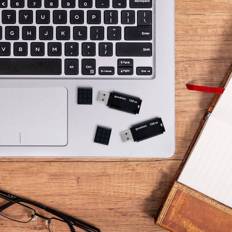 Memorie USB 32GB, viteza de transfer USB 2.0, brand Goodram.