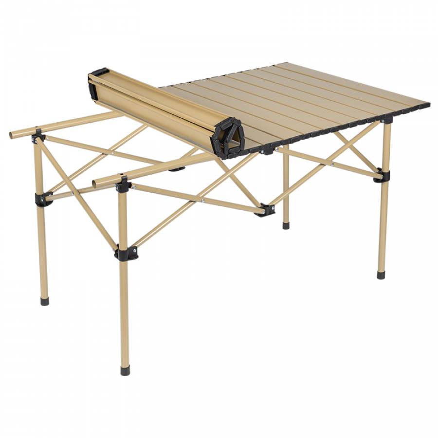 Set de camping pliabil pentru masa și 4 scaune metalice.